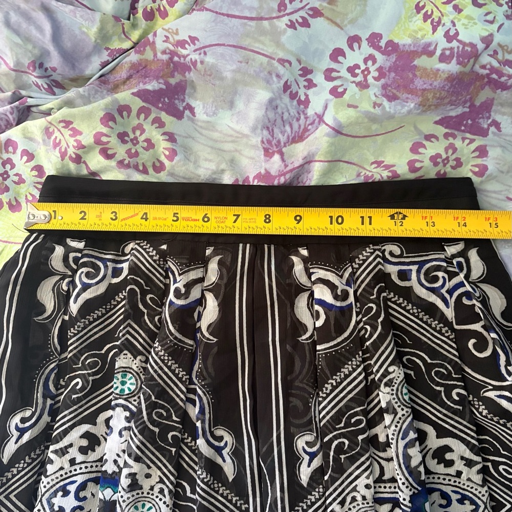WHBM Black Paisley Skirt Size 6 White House Black Market - Picture 9 of 9